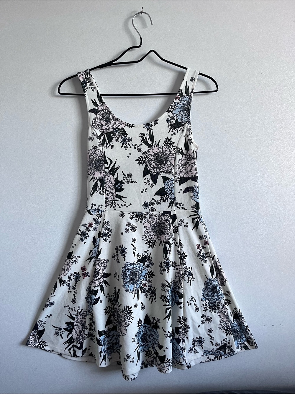 H&M White Blue Floral Fit & Flare Skater Dress Size 6